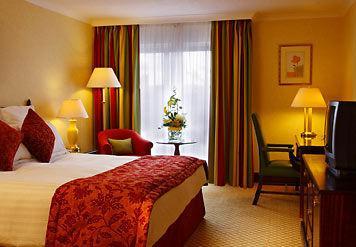 Courtyard By Marriott Aberdeen Airport Hotel 4*
